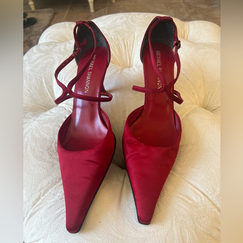 Michael Shannon red crisscross satin pumps Sz81/2